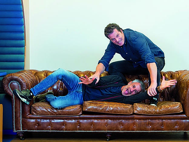 Jota Abril junto a Sergio Dalma durante la entrevista.