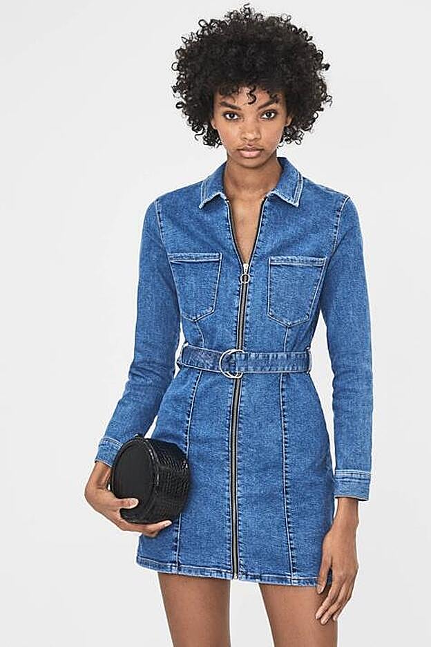 Uno de los vestidos más vendidos en Bershka es este.