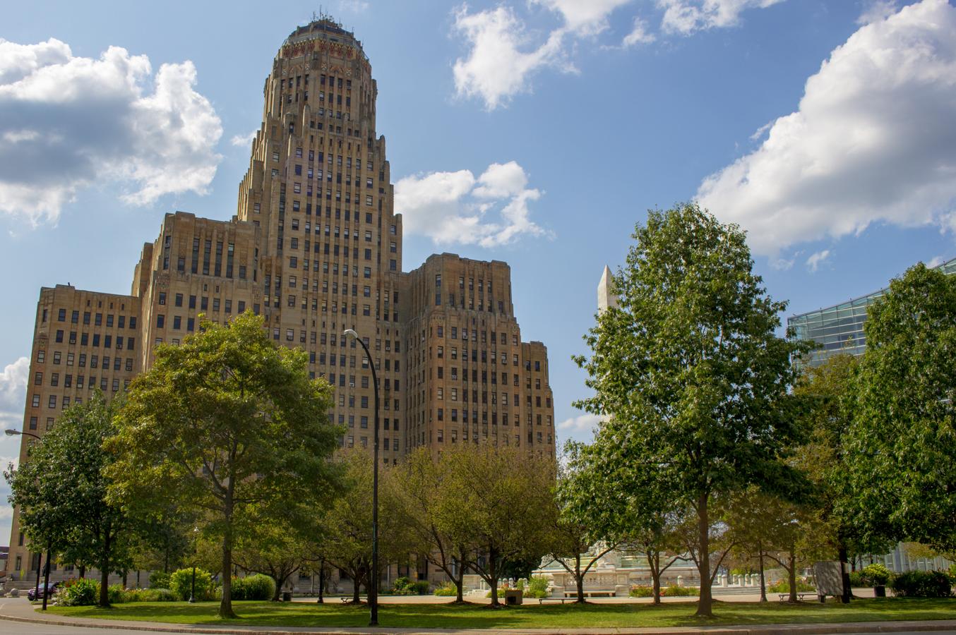 Esta ciudad estadounidense, ubicada en el extremo noroeste del Estado de Nueva York, a orillas del lago Erie, resurge gracias a las conexiones de aerolíneas de bajo coste que harán más accesible (y barato) visitarla en 2020. La ciudad abrirá las recién restauradas residencias diseñadas por el arquitecto Frank Lloyd Wright, de Graycliff Estate y Martin House Complex. La gastronomía tiene su propio (y moderno) templo en Búfalo, el ‘food hall’ de EXPO Market, y a tan solo una hora en tren o autobús están las famosas cataratas del Niágara. El enorme ayuntamiento de Búfalo (en la imágen) es un tesoro del art decó. Se puede visitar con un circuito gratuito entre semana a partir de las 12.00 y gozar de las vistas desde la plataforma-mirador al aire libre.
