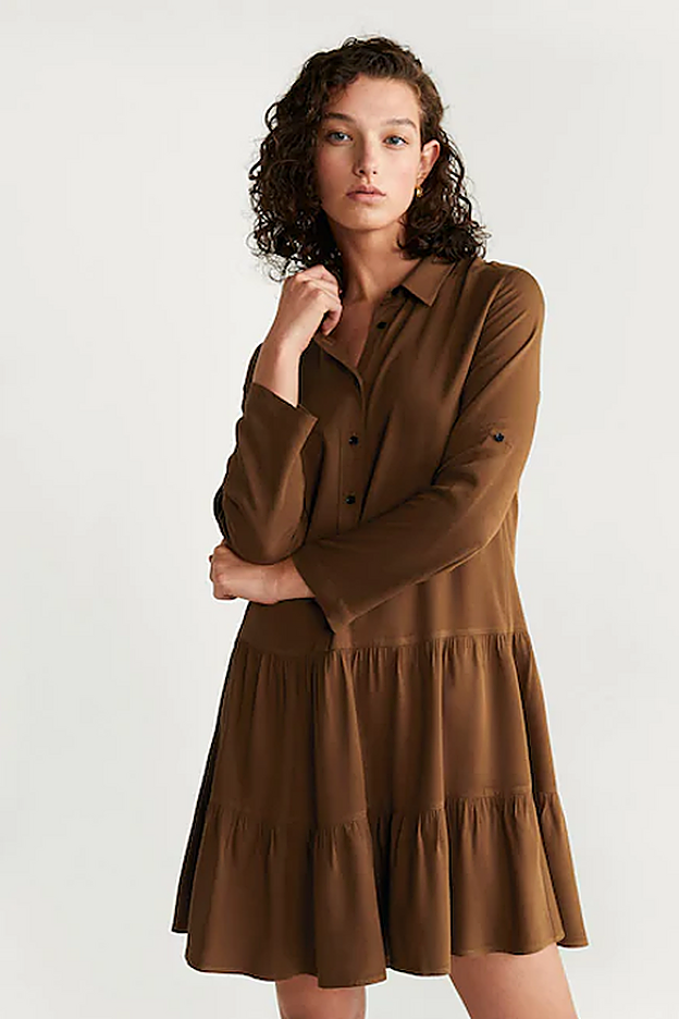 Vestido camisero volantes de Mango. (29,99 euros).