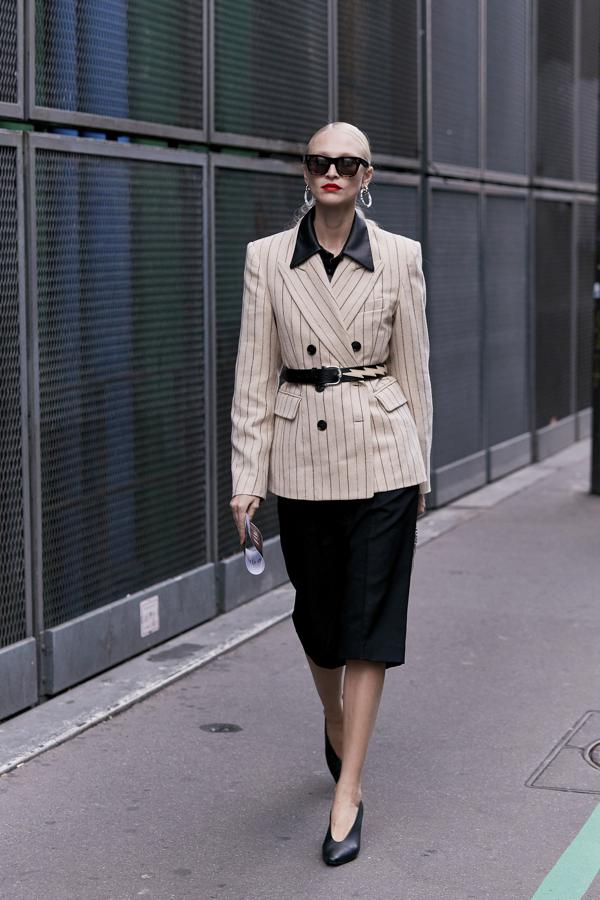 Ya sea una blazer, un pantalón o un abrigo. El estampado de oficina más famoso del mundo sigue triunfando y nunca pasará de moda.