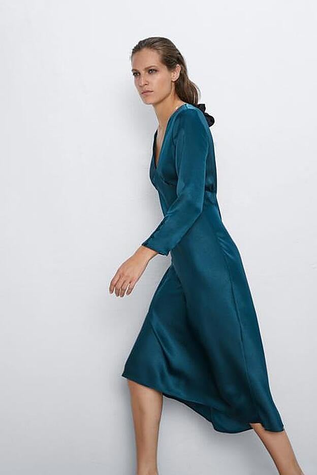 En azul turquesa, sin cinturón