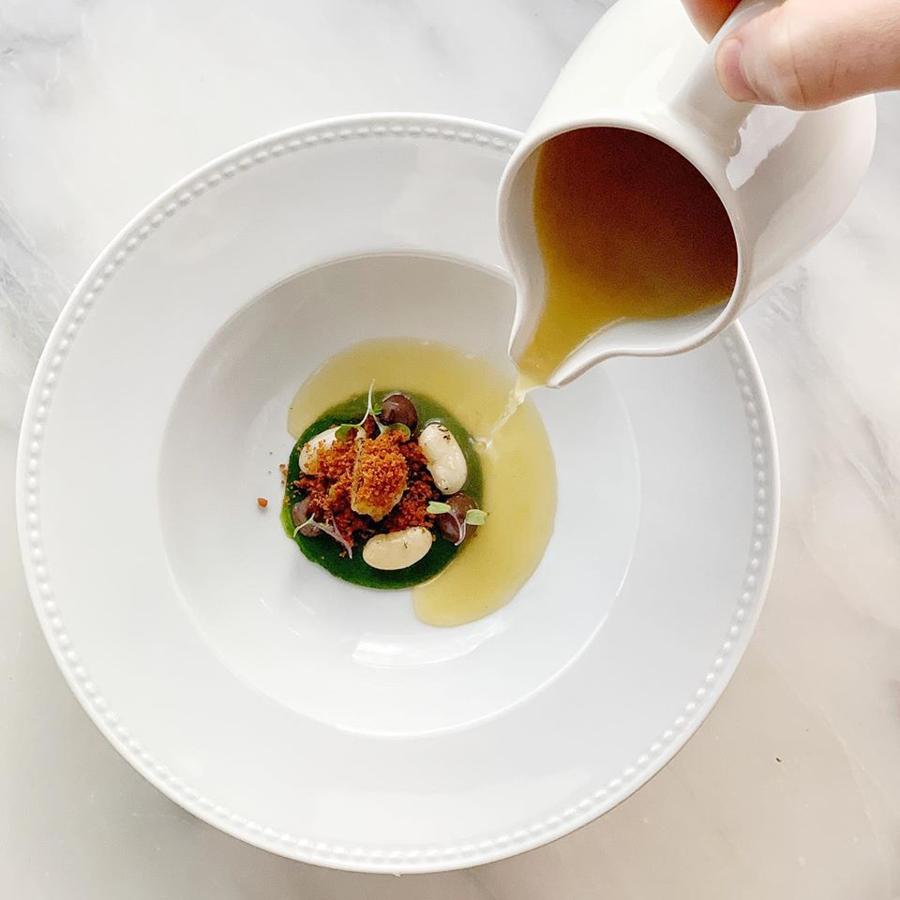 Esta propuesta de Juanjo López está ubicada en calle de Ibiza 40. En este restaurante los garbanzos son los protagonistas.