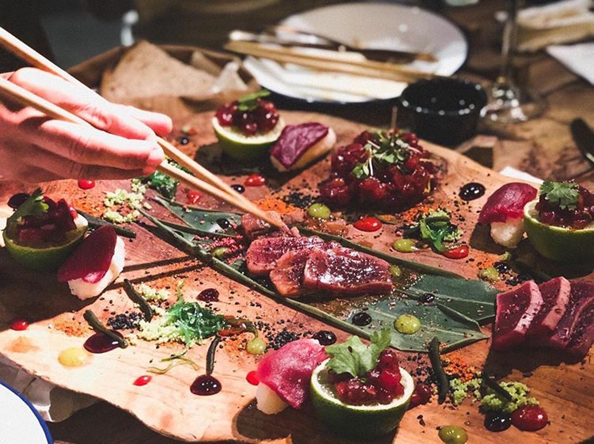 Zoko Madrid (en la Avenida de Menéndez Pelayo, 27), la propuesta de cocina fusión (México, Japón y el Mediterráneo) más irreverente, deliciosa y gamberra de Madrid. Imprescindible para amantes del buen atún.