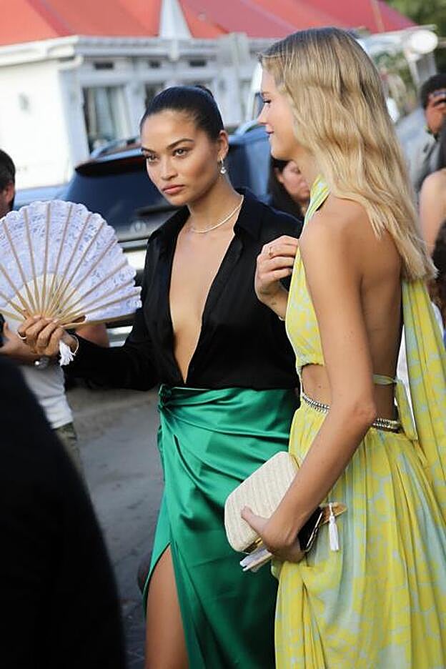 Las modelos Shanina Shaik y Nadine Leopold con dos looks de tendencia de las colecciones de 2020.