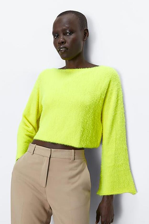 Jersey de Zara en tono flúor, 12,95 euros.