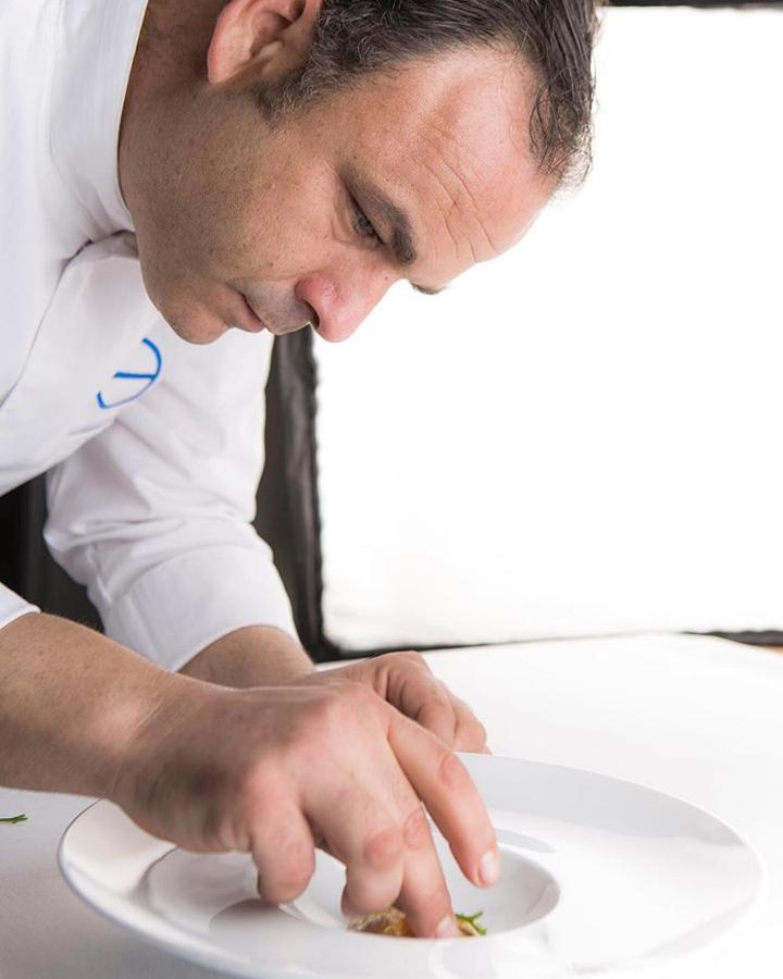 El chef Ángel León en el restaurante Aponiente.