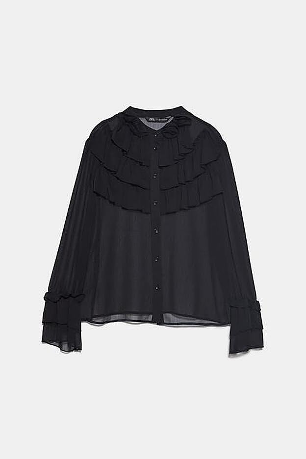 La blusa con la que Nagore Robles acompañó la falda midi de lunares.