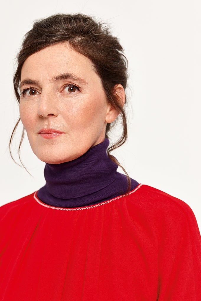 . Artista plástica. Actualmente su trabajo está expuesto en el Museo del Prado, donde también ha presentado la exitosa performance Queridas viejas (2017), que reivindica el lugar de las mujeres artistas en la historia del arte.