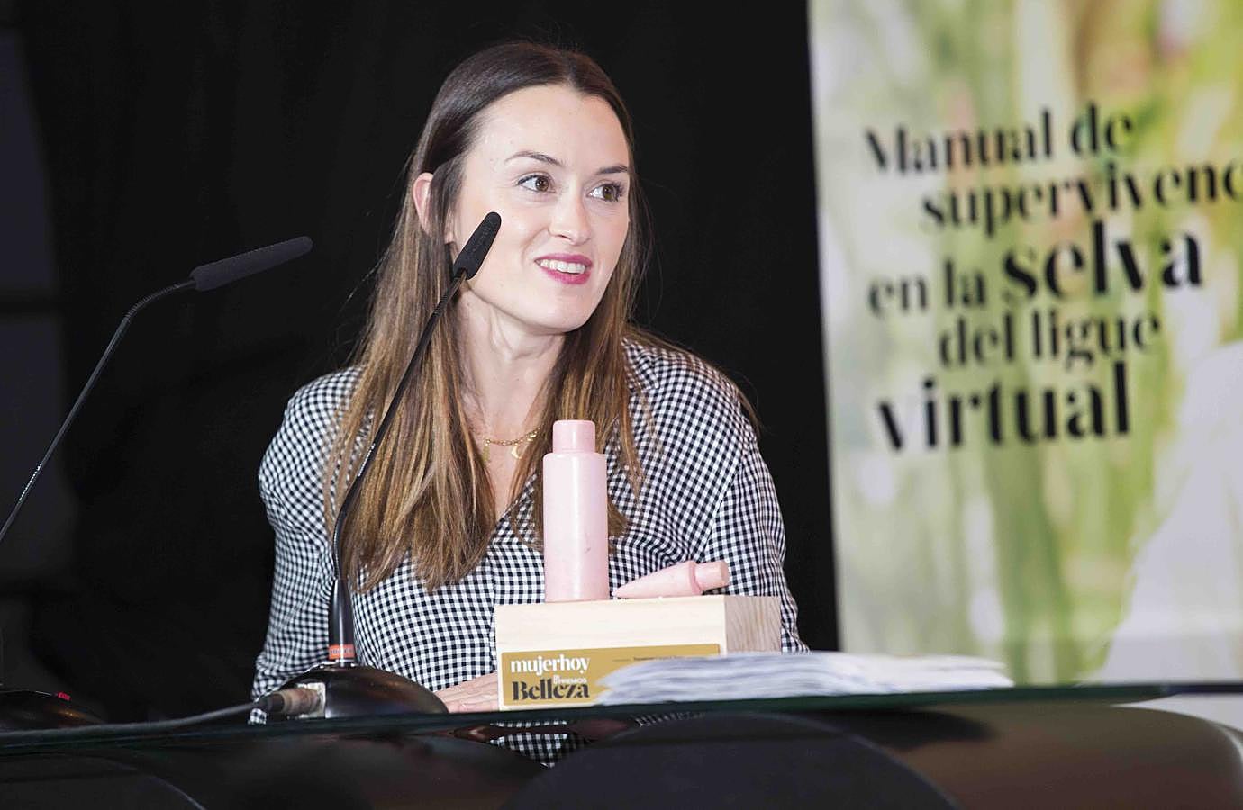 El ganador es  Vinoperfect Crema Antimanchas para Manos de Caudalie.  Ha recogido el premio Beatriz Cossío, marketing manager de Caudalie España.