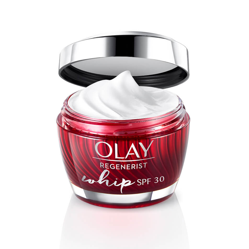Regenerist Whip SPF 30 de Olay  su textura nube ultraligera y su absorción ultrarrápida la convierten en una de las cremas antiedad más confortables. Y nuestra lectoras lo han tenido muy en cuenta para premiar la innovación en las sensaciones.