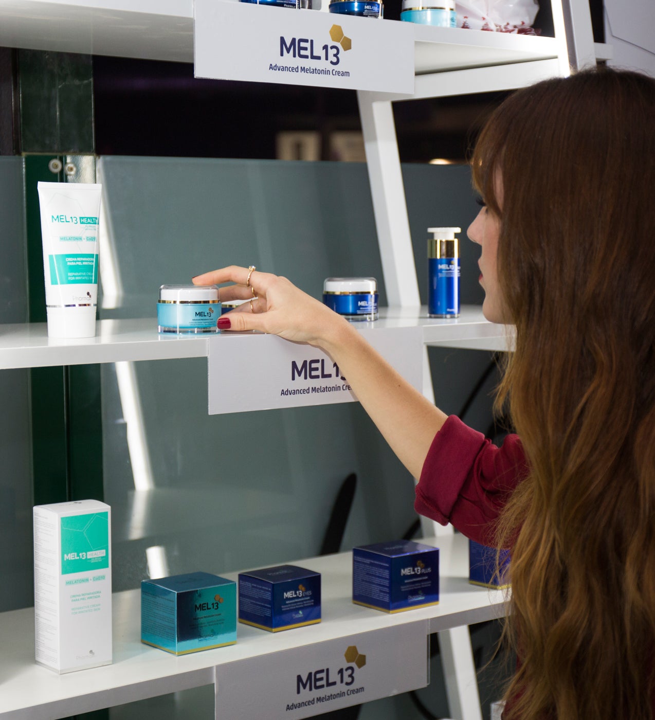 Tratamientos antiedad protectores, regeneradores y reparadores celulares avanzados, a base de melatonina y coenzima Q10. Esa era la propuesta de Pharmamel; que repartió muestras de sus productos.