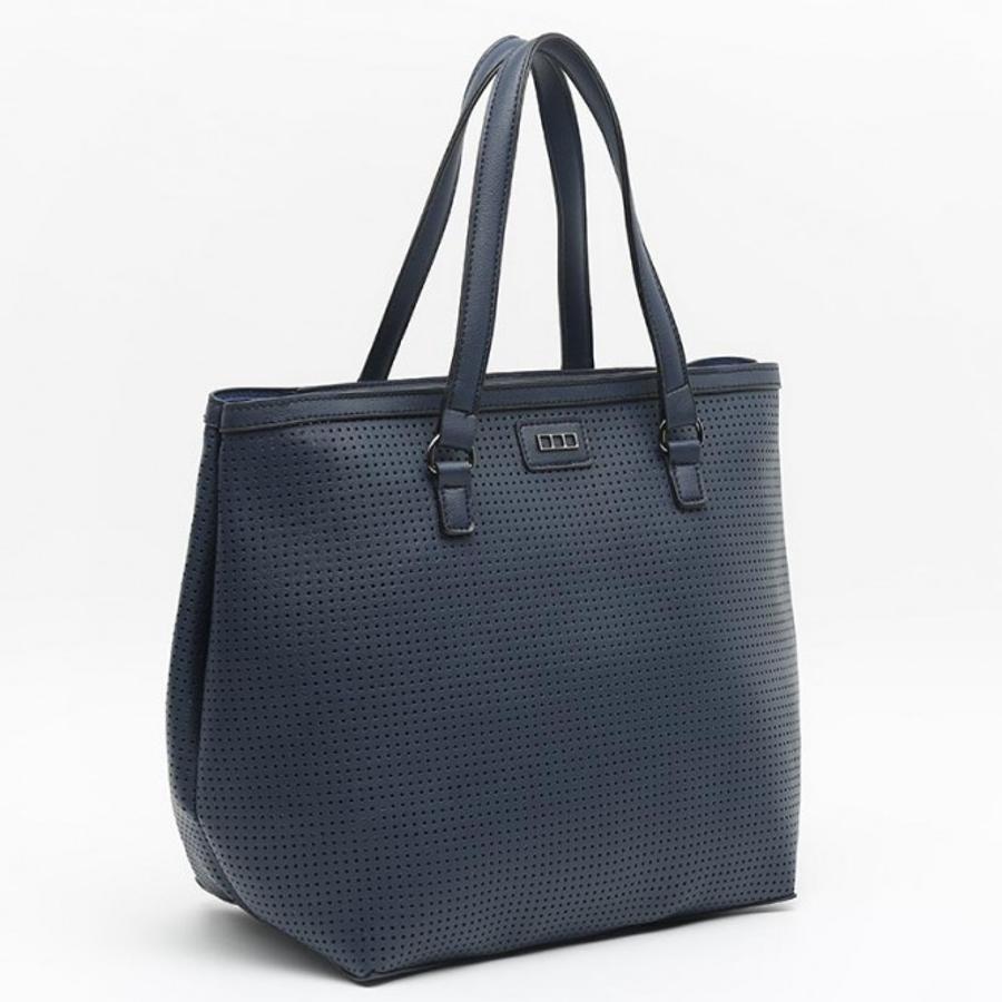 En negro, verde o azul, con exterior troquelado y asas de hombro. Cuesta 27,99 euros, es de Misako, y en el Black Friday se quedaría en 22 euros.