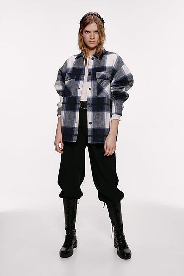 Imagen de la sobrecamisa en el catálogo de Zara