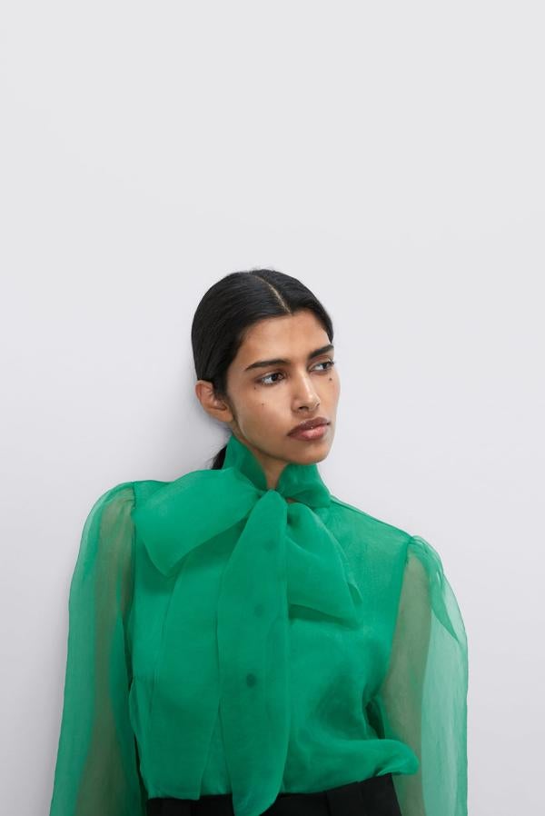 Sí, la han llevado muchas influencers y ahora también la puedes llevar tú por menos dinero de lo que cuesta habitualmente. A los 29,95 euros de antes, descuéntale un 20% de descuento por el Black Friday.