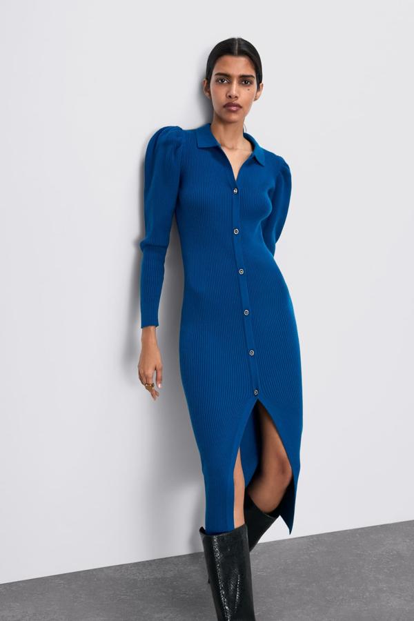 Vestido midi de punto de Zara, (31,96 euros).