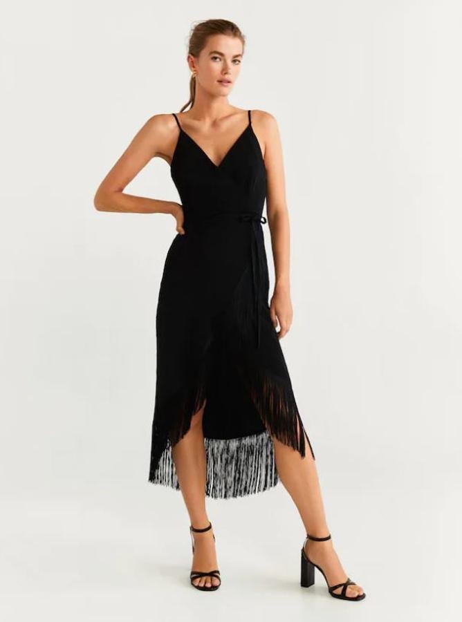 Vestido con escote pico de Mango, (49,99 euros).