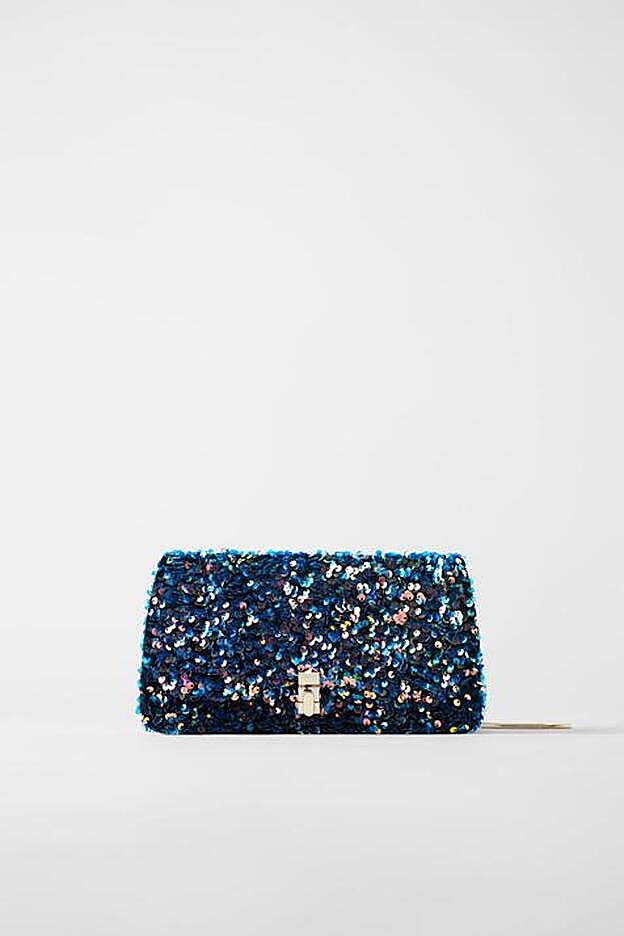 La bandolera de lentejuelas multicolor de Zara que puedes llevar a juego con el top como ha hecho Rocío Osorno.