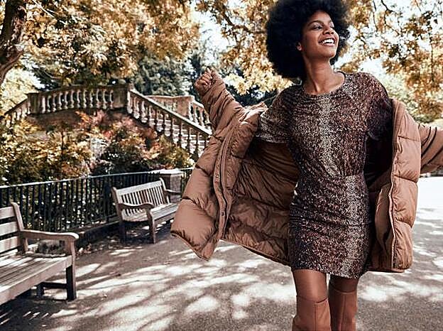 Prendas de la colección de H&M realizada con plástico reciclado.