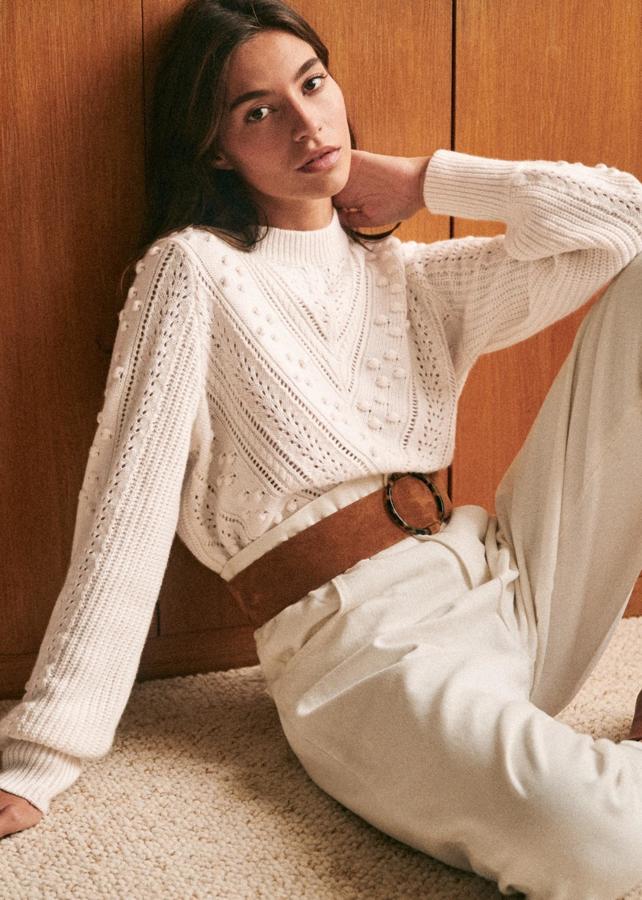 Una de nuestras firmas favoritas del momento, que nos ha dado  grandes looks , es esta. Y como buena conocedora de las tendencias no podían dejar de incluir en su colección un jersey como este. Cuesta 100 euros.