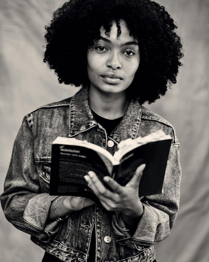 Yara Sahidi es una actriz estadounidense y activista.