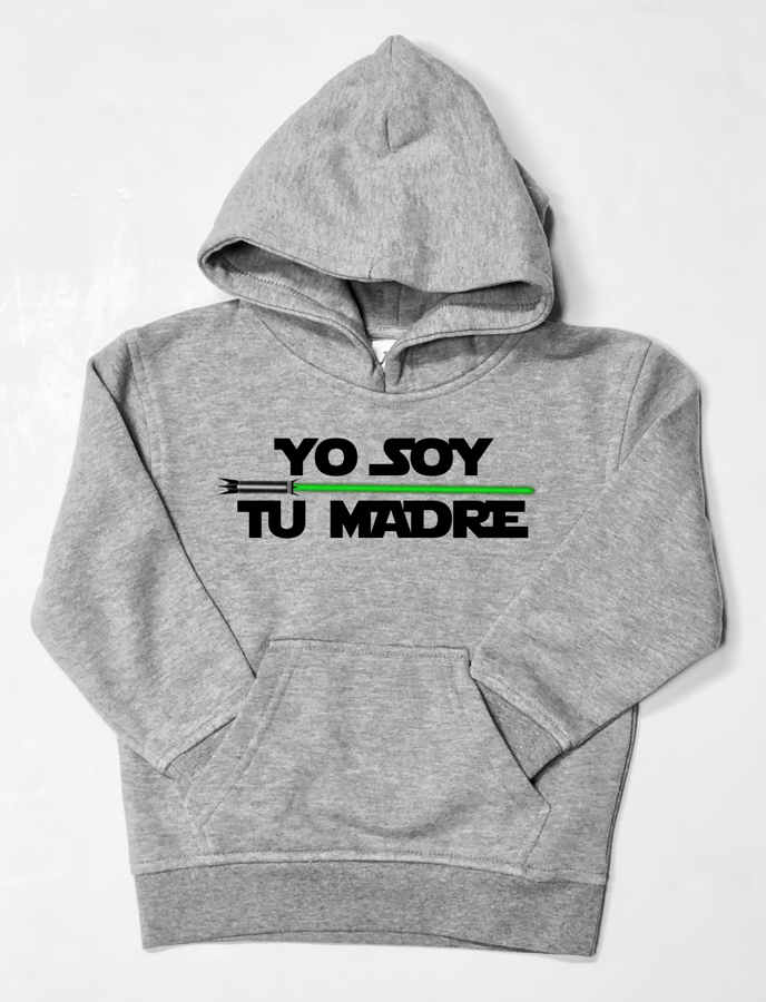 Esta vez, la historia cambia un poco y la mítica frase de "Yo soy tu padre" se adapta a toda la familia (padre, madre, tíos, abuelos, sobrinos...) gracias a las camisetas (24.95 euros) y sudaderas (31.95 euros) de De charco en Charco.
