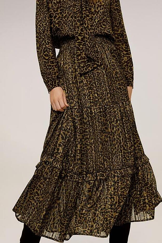 La firma también ha lanzado a juego una blusa.