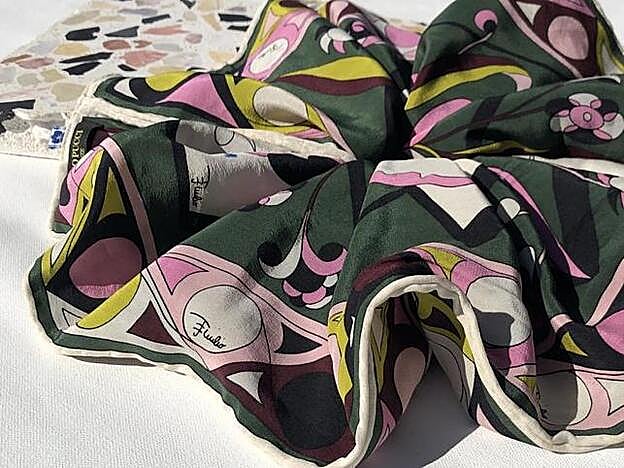 Otra colorida versión del coletero oversized.