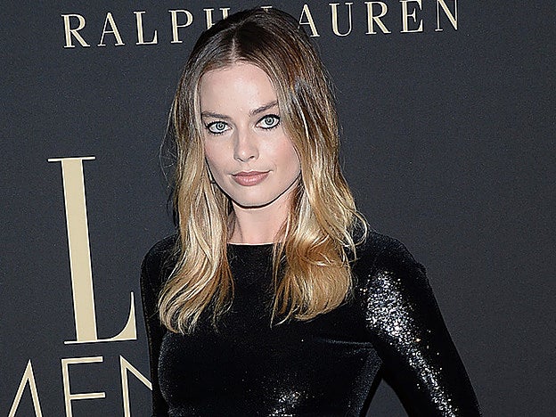 Largo por debajo de los hombros, rubio menos claro y raíces más oscuras eran las señas de identidad de la melena de Margot Robie hasta ayer por la noche.