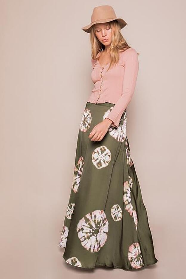 Esta es la falda de Slow love que lleva Sara Carbonero en su último post de Instagram. Cuesta 49 euros y hay tallas desde la XS hasta la L.