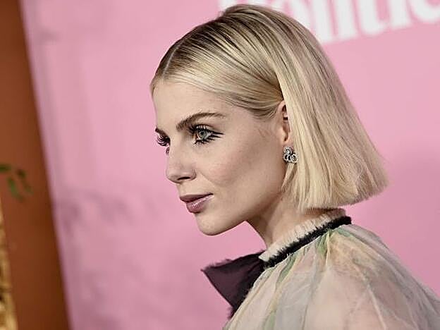 El look Twiggy de Lucy Boynton