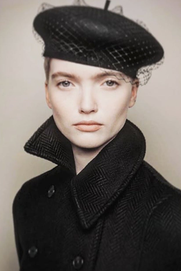 La prenda que más hemos tenido que buscar en Google en 2019 para saber cómo llevarla ha sido la boina.