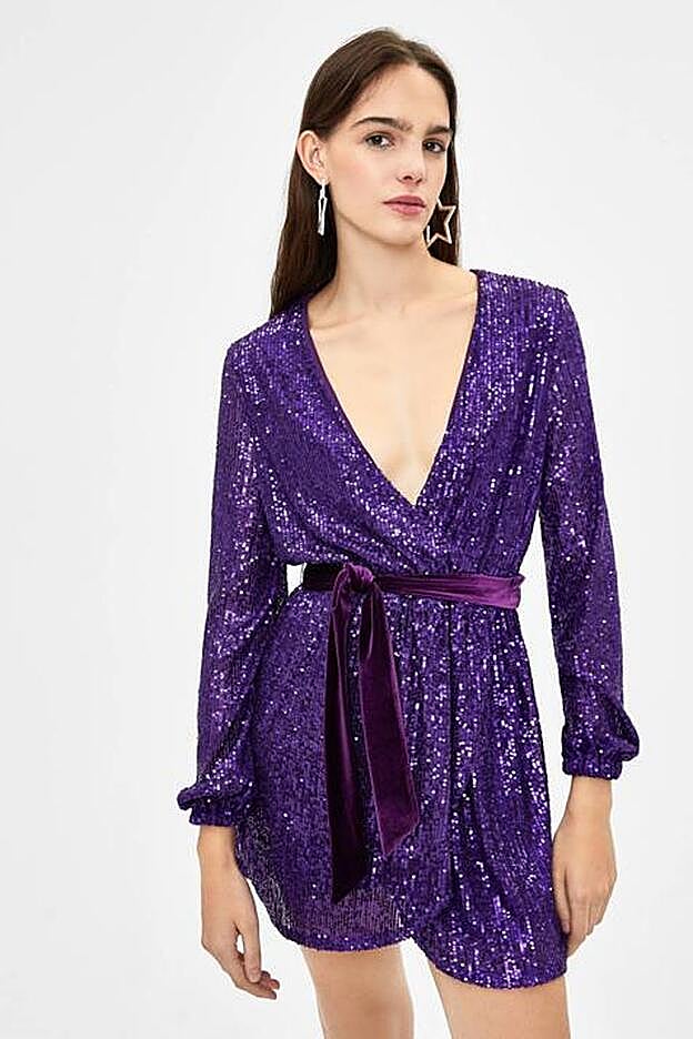 El contraste de tejidos entre cinturón y vestido, un acierto.