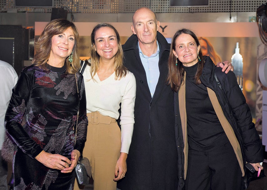 Liliana Maguregui, de CMVocento, con Ainhara Viñarás, de Shiseido, y Julio Quiroga y Amaia Marquínez, de Clarins.