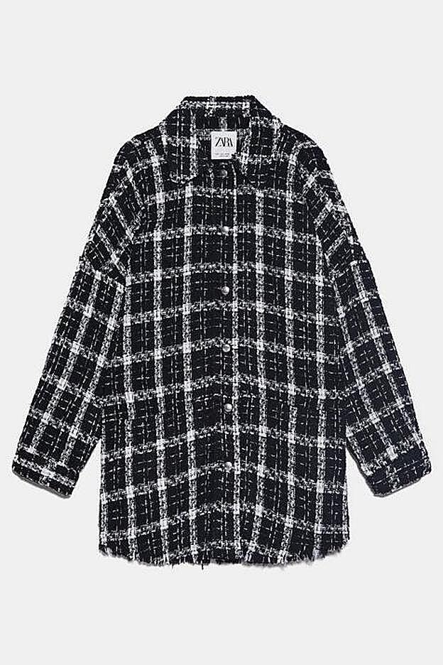 Chaqueta larga de tweed de Zara.
