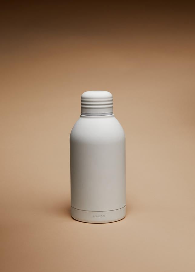 Botella térmica que mantiene la temperatura de Mango (19,99 euros).