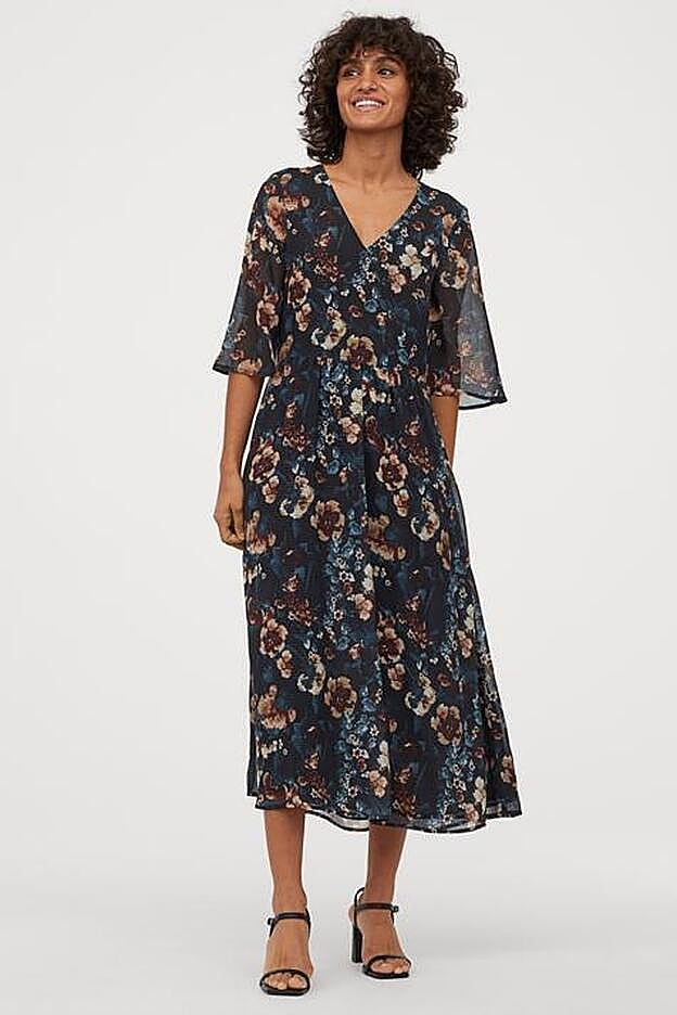 La versión de la firma sueca es más oscura y vaporosa que el original.