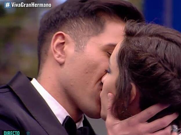 Adara y Gianmarco se besan en la final de 'GH VIP 7'.