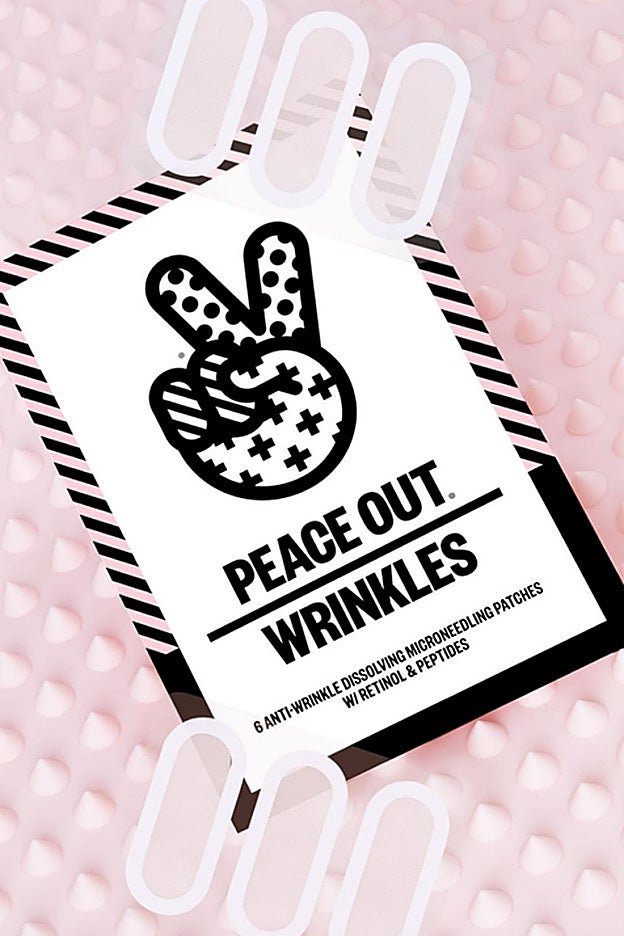 Cada paquete de Peace Out Wrinkles lleva seis parches.