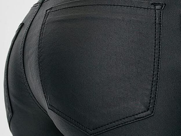 Estos pantalones de Stradivarius tienen un poco de efecto push up