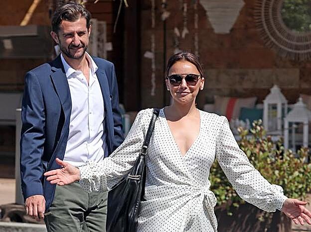 Chenoa junto a su futuro marido Miguel Sánchez Encinas.