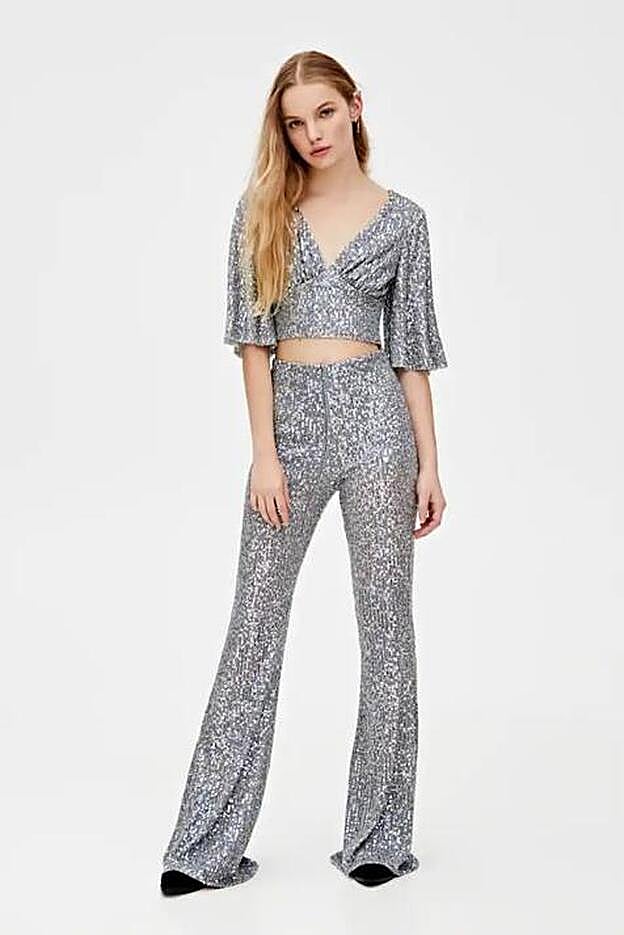 Pantalones de lentejuelas de Pull&Bear (22.99 euros).