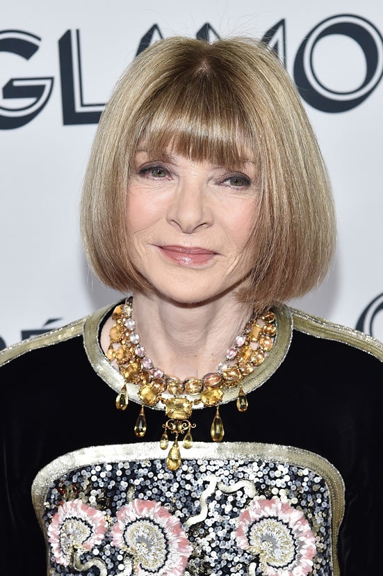 Y para terminar, la mujer más fiel a su estilo: Anna Wintour y su corte de pelo bob con flequillo recto. Un hairstyle con el que acertar de lleno en 2020, ya que favorece a todos los rostros y a cualquier edad.
