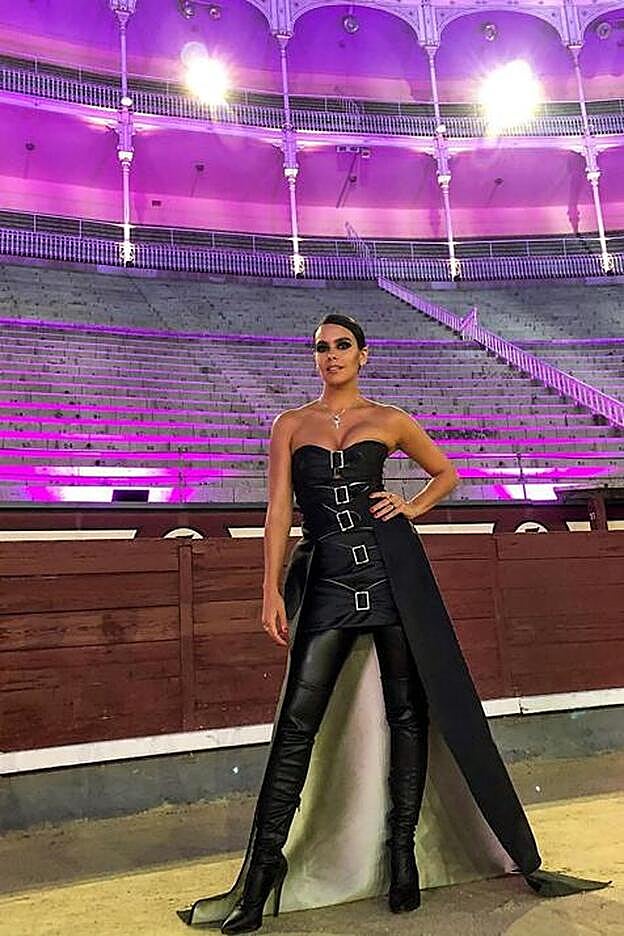 Antes muerta que sencilla. Cristina Pedroche en versión dominatrix, la fantasía de más de un@, seguro.