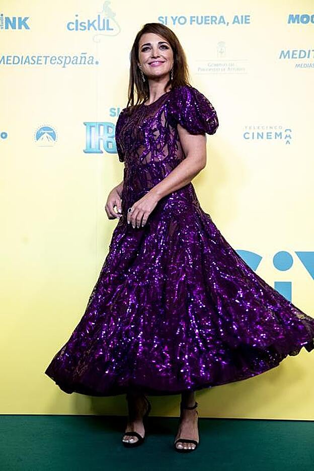 Paula Echevarría es Leo.