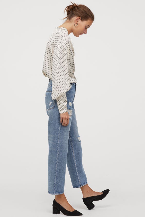 Blusa en crepé de satén con mangas globo de H&M. (39,99 euros).