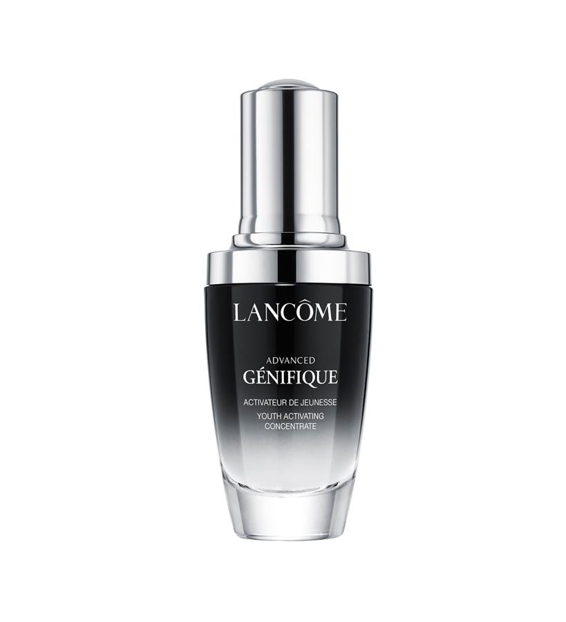 Los laboratorios cosméticos han avanzado mucho en el conocimiento de la biología cutánea, y este tratamiento es uno de sus máximos exponentes. Está enriquecido con una mezcla de prebióticos y probióticos, que actúan sobre el microbioma de la piel y activan algunos de los signos de juventud de la piel. ¿El resultado? Un rostro con menos arrugas, más elástico, reafirmado y luminoso.  Advanced Génifique de Lancôme  (83).