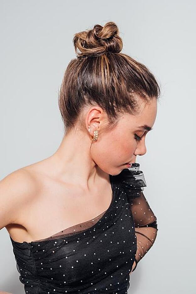 El top knot, ideal para rostros redondos y ovalados.