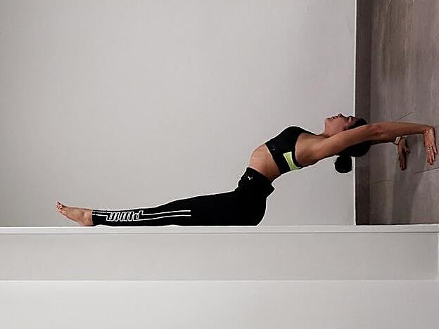 Cristina Pedroche haciendo hipopresivos.