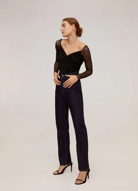 Body drapeado con mangas transparentes y escote corazón de Mango. (29,99 euros).